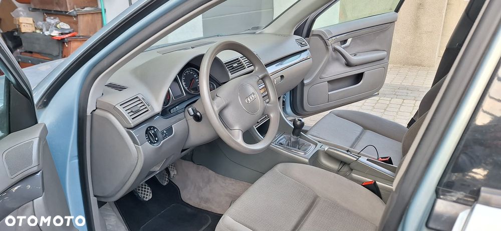 Audi A4 Limousine - 5