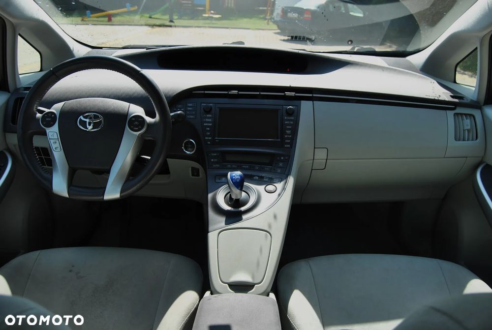 Toyota Prius (Hybrid) Comfort - 9