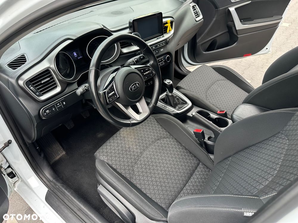 Kia Ceed 1.6 CRDi SCR M - 29
