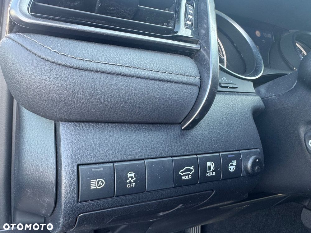Toyota Camry 2.5 Hybrid Executive CVT - 22