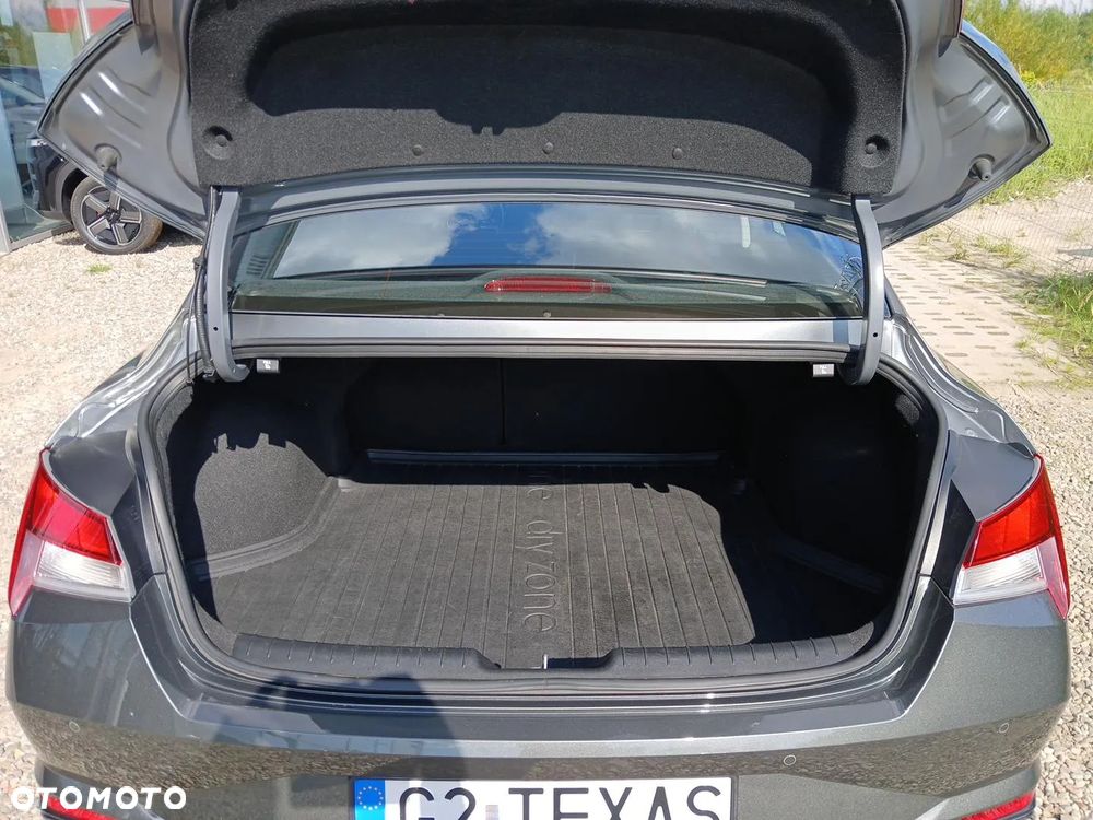 Hyundai Elantra 1.6 Smart CVT - 17