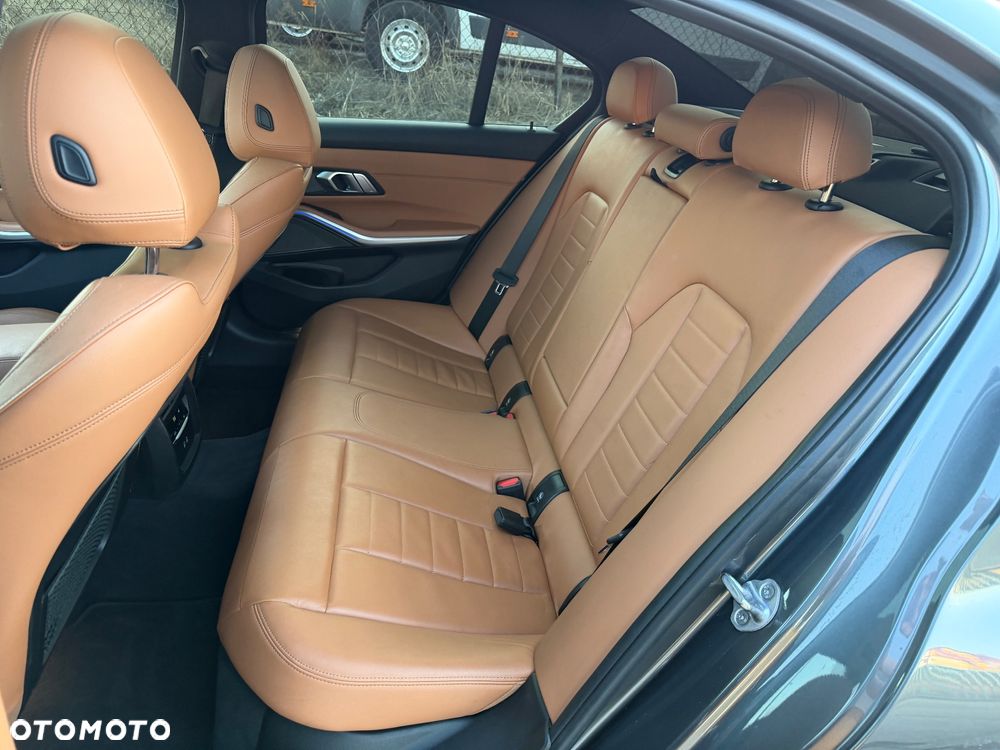 BMW Seria 3 M340i xDrive - 31