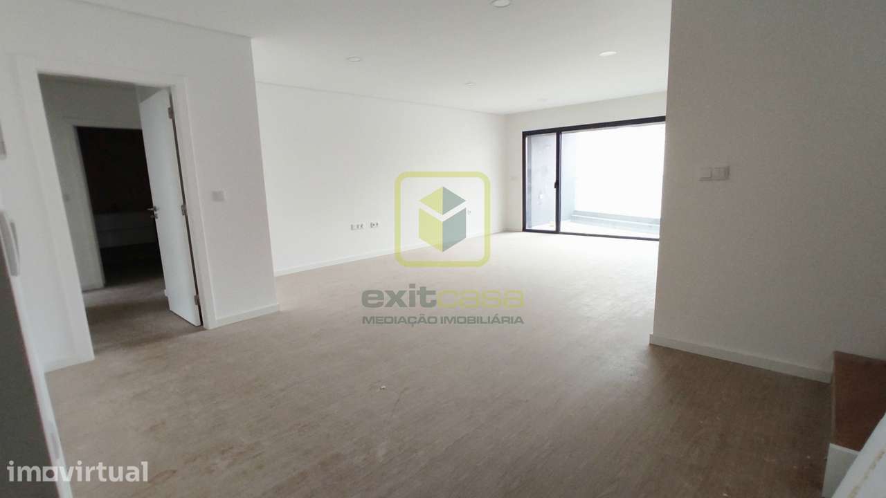 Apartamento T3 Duplex com Terraços em Aveiro - Grande imagem: 2/19