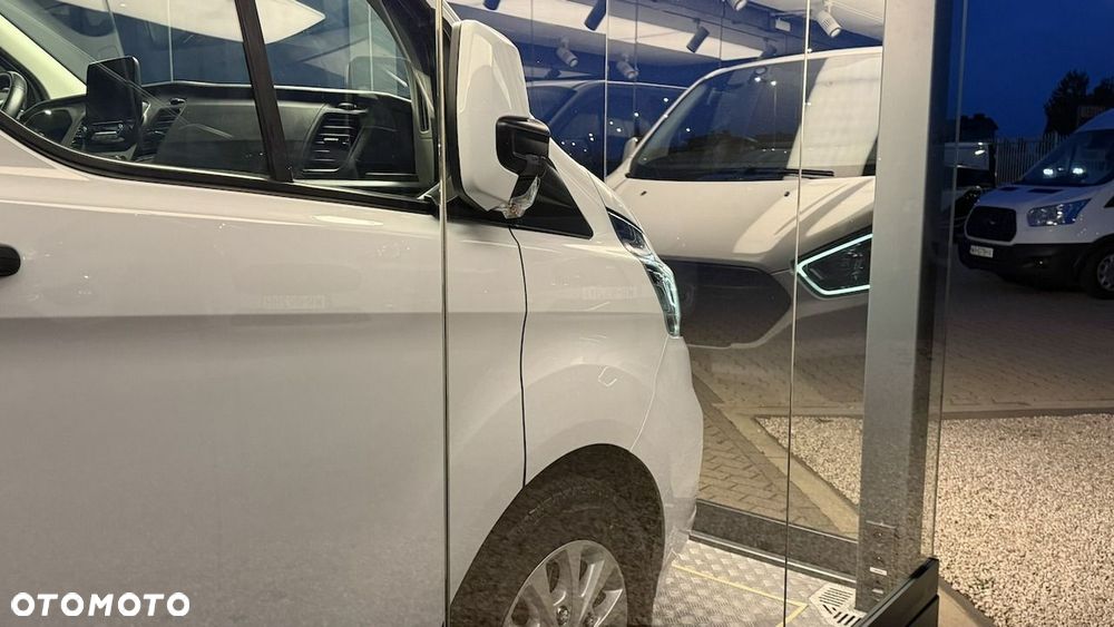 Ford Tourneo Custom - 9