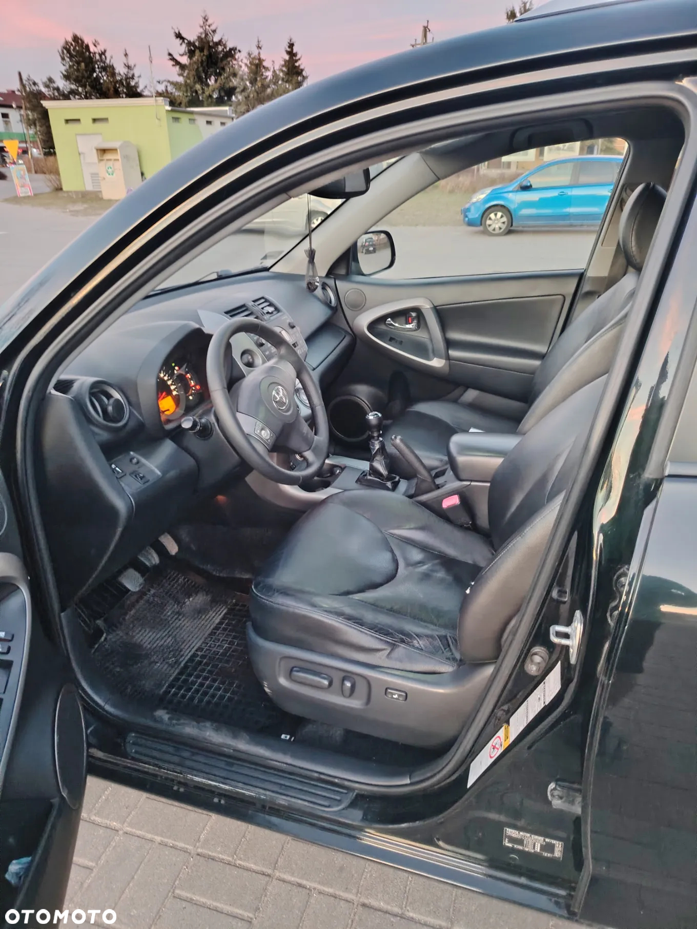Toyota RAV4 - 11