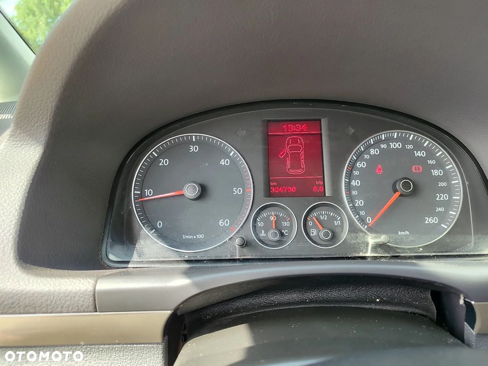 Volkswagen Touran - 27