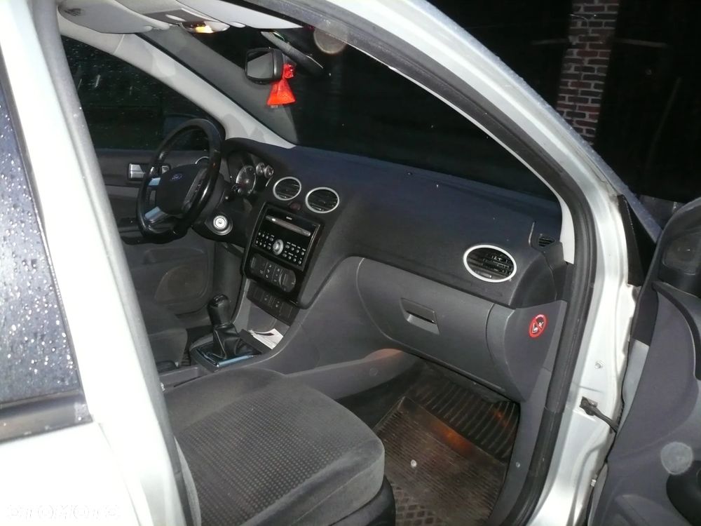 Ford Focus 1.6 TDCi DPF Ghia - 6