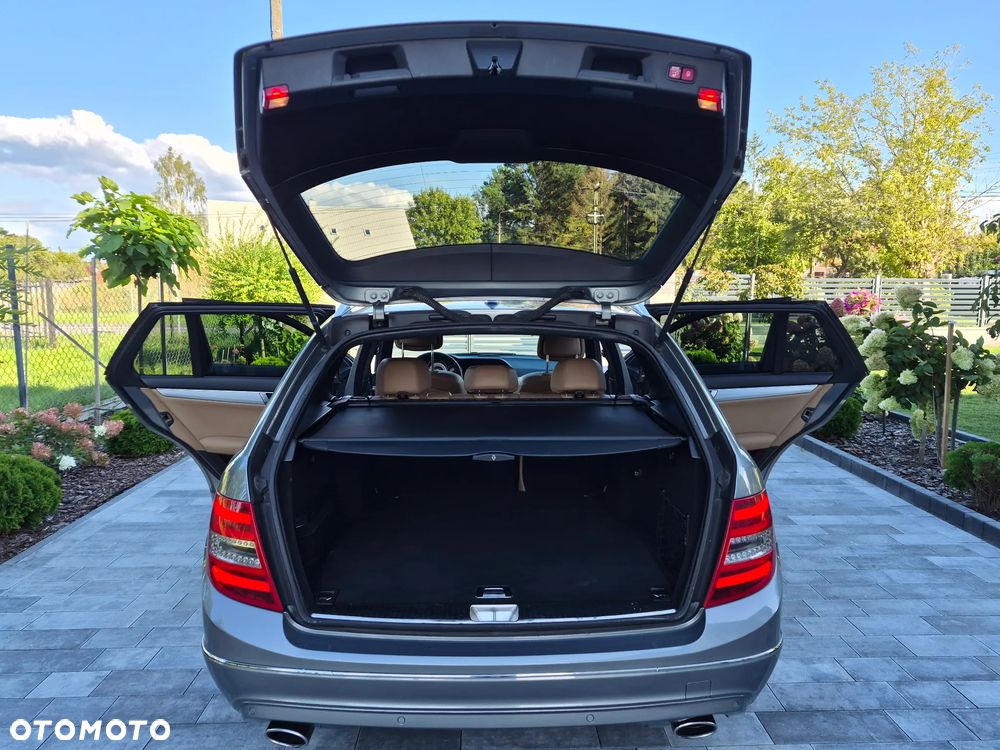 Mercedes-Benz Klasa C 300 CDI BlueEff 4-Matic Avantgarde - 17