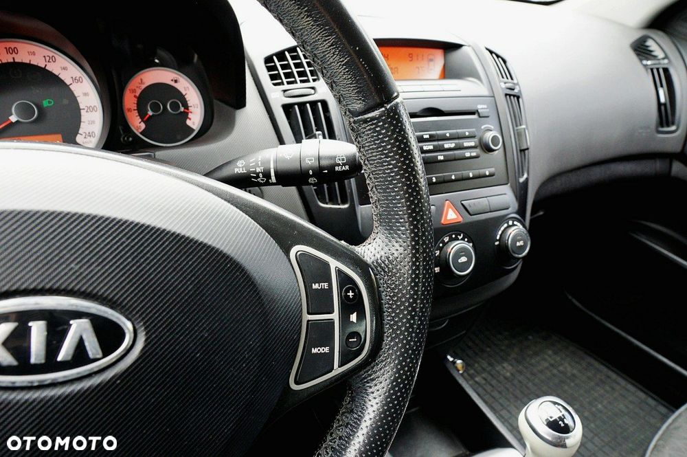 Kia Ceed - 21