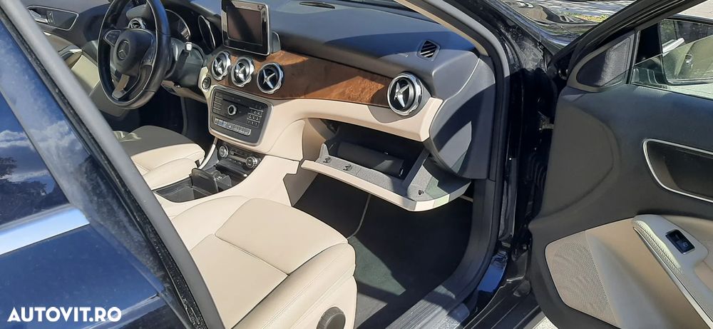 Mercedes-Benz GLA - 32