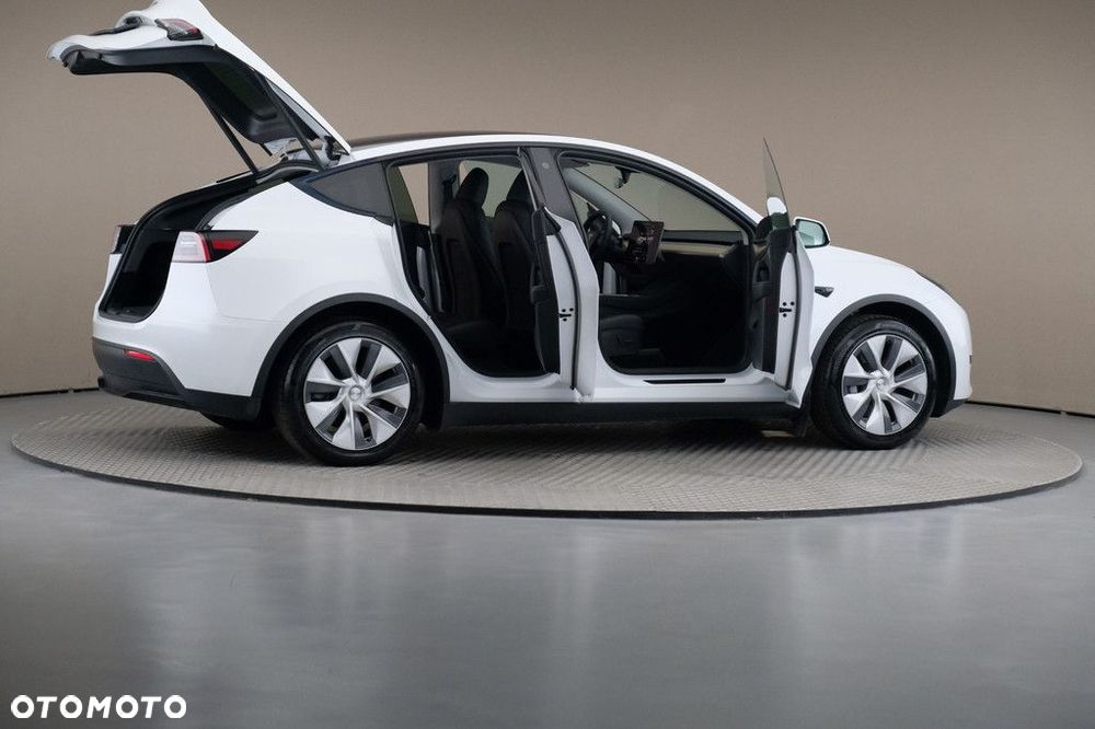 Tesla Model Y - 6