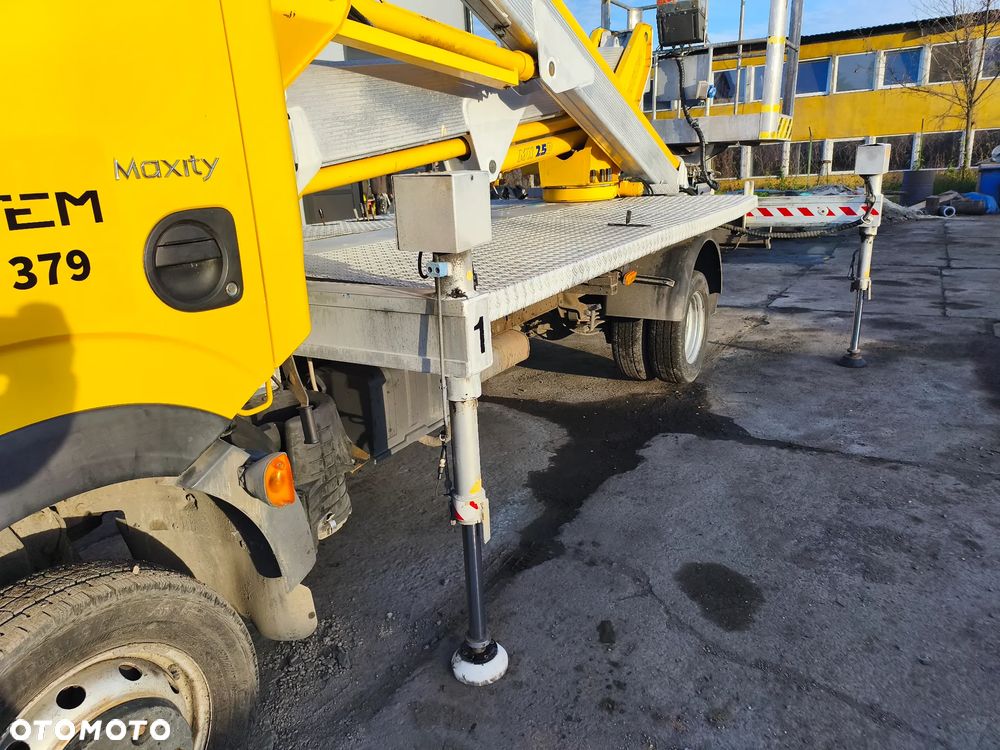 Renault Maxity - 32