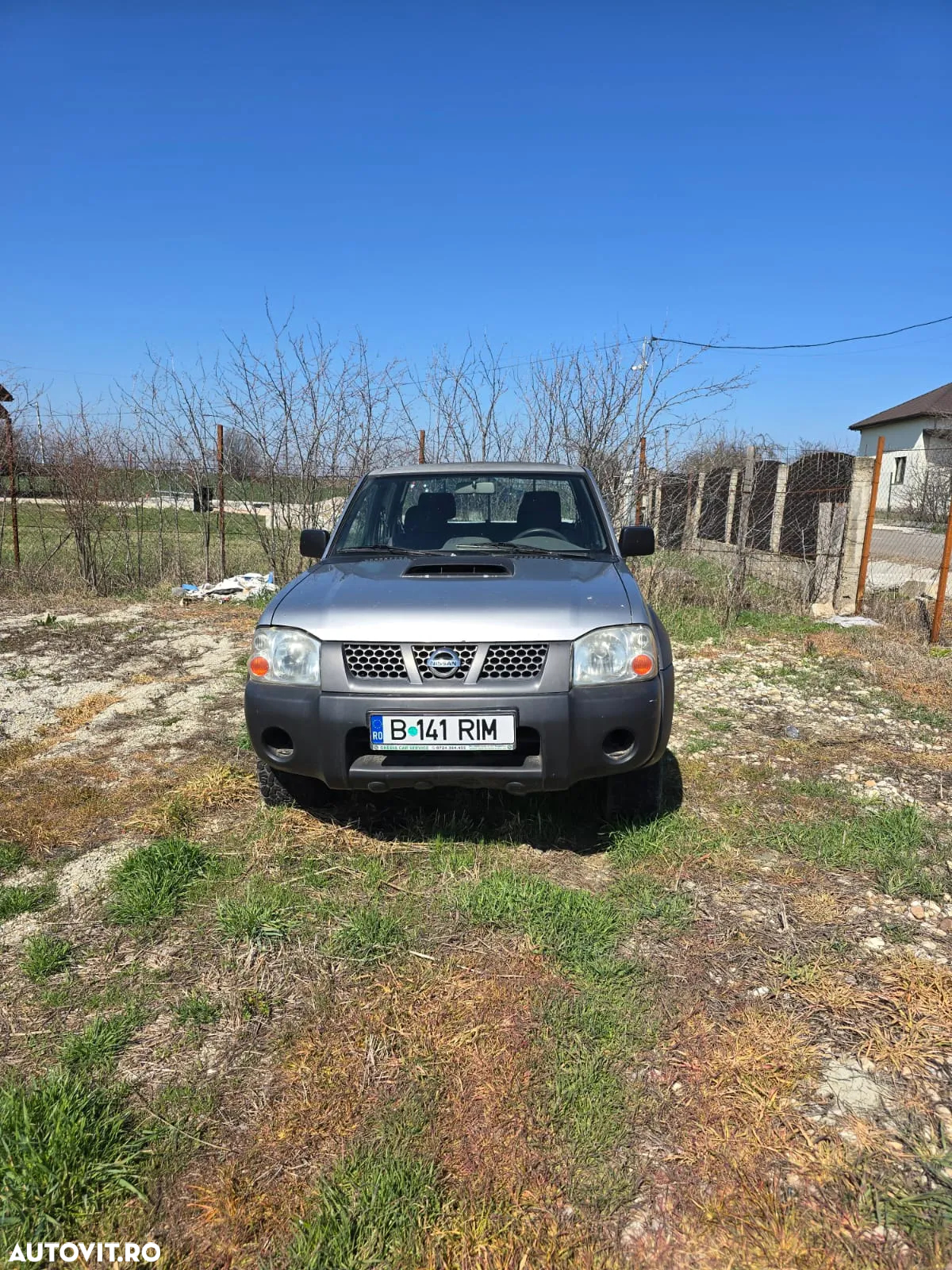 Nissan Pickup - 2