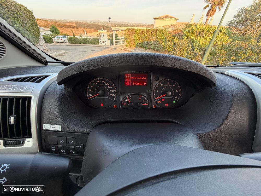 Carthago Malibu Van 600 DB Charming GT - 31