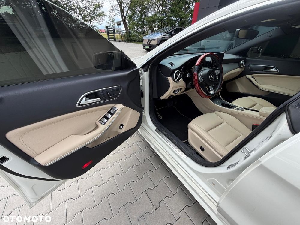 Mercedes-Benz CLA 250 7G-DCT AMG Line - 14