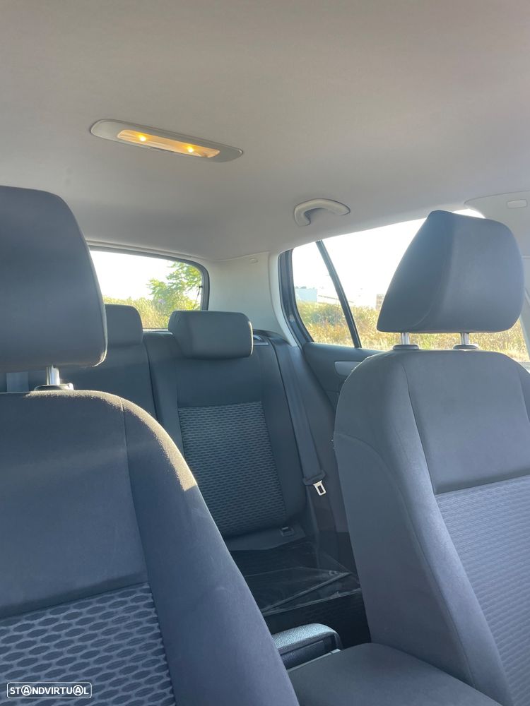 VW Golf 1.6 TDi DPF BlueMotion - 14