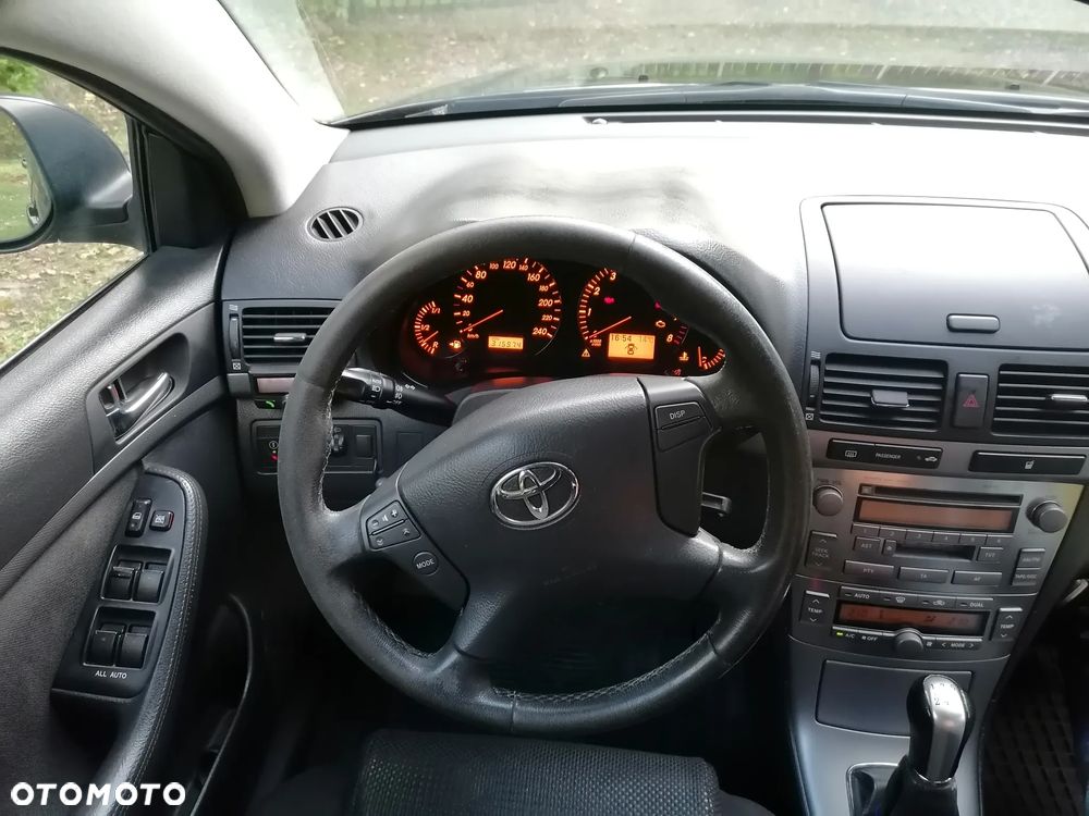 Toyota Avensis 1.8 VVT-i Combi Sol - 16