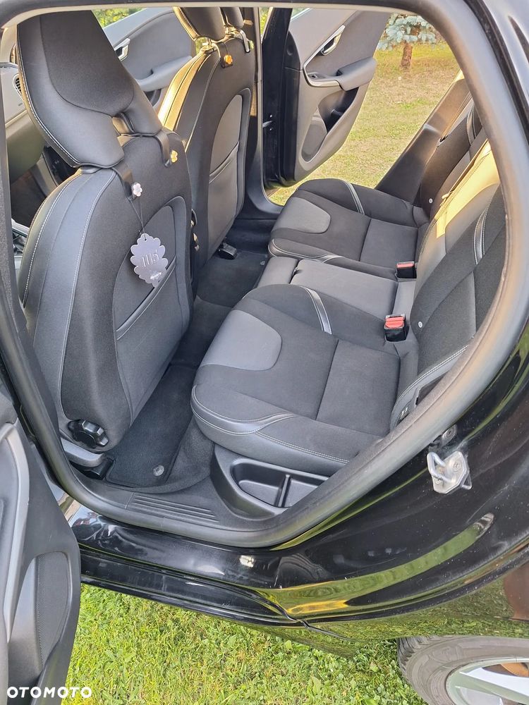 Volvo V40 D3 Drive-E Momentum - 11