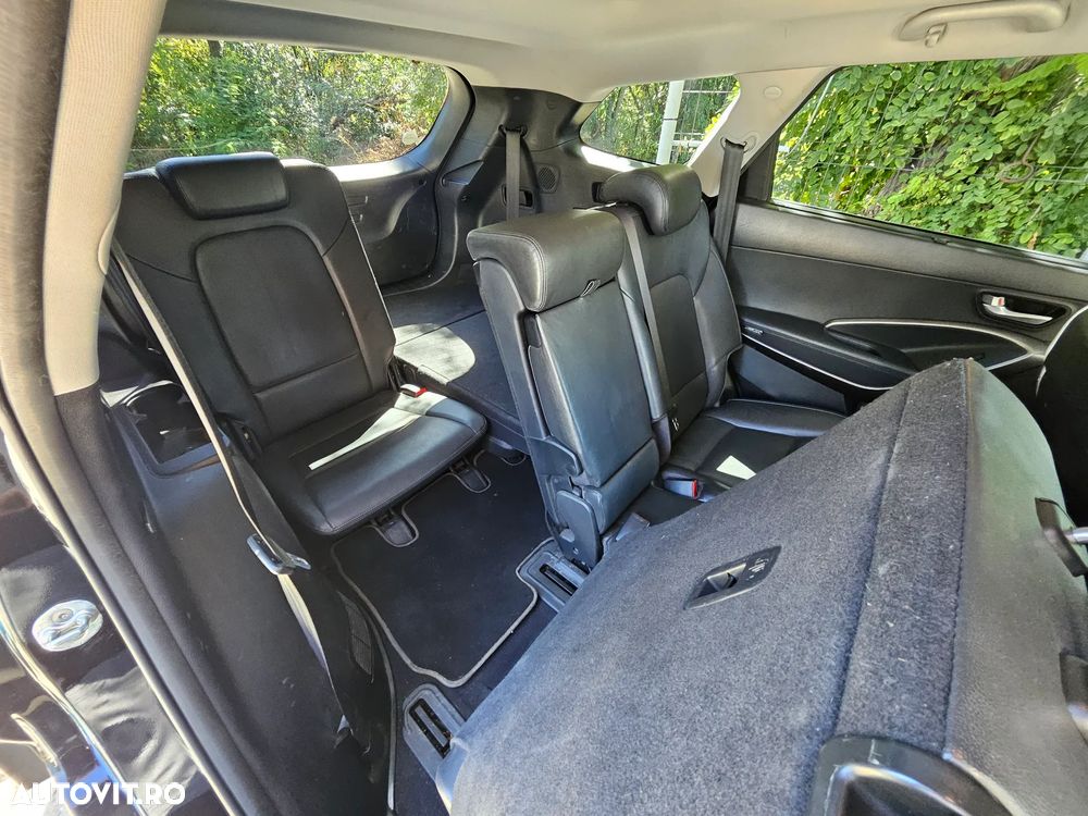 Hyundai Grand Santa Fe - 22