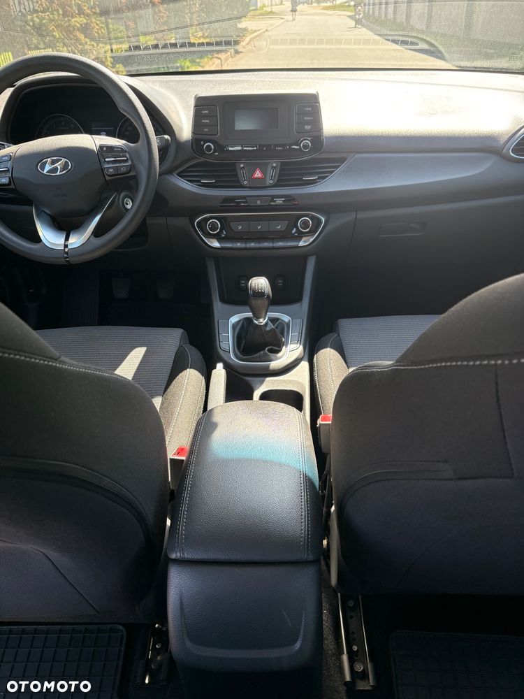 Hyundai i30 1.5 DPI Classic + - 13