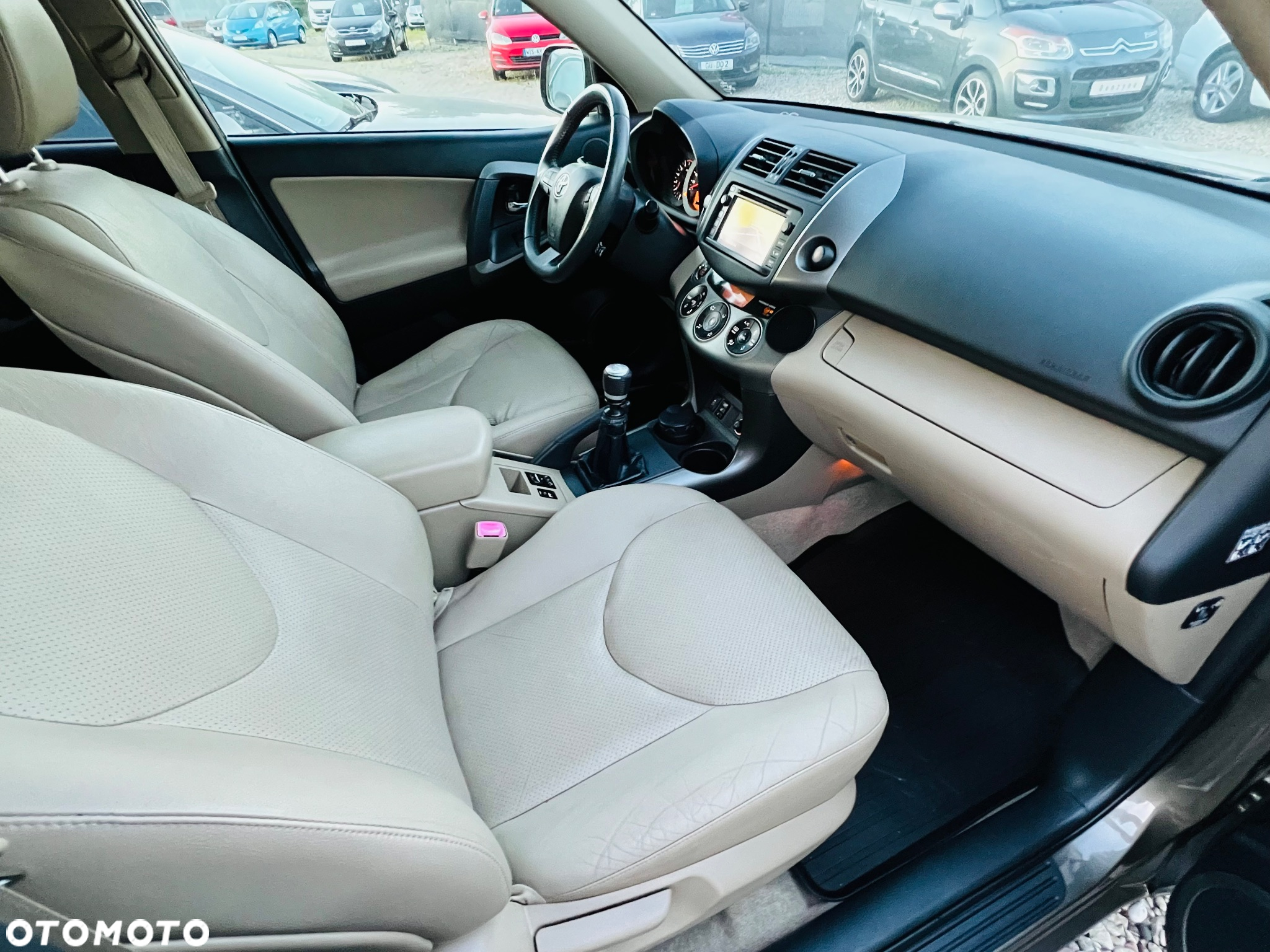 Toyota RAV4 2.0 VVT-i Premium - 11