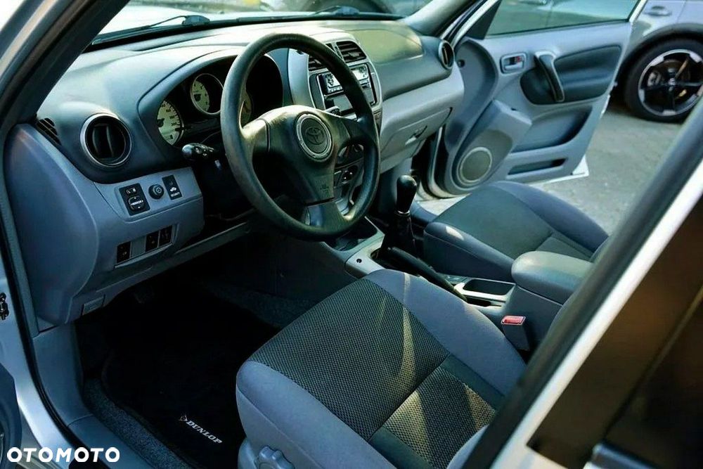 Toyota RAV4 2.0 D-4D 4x4 - 11