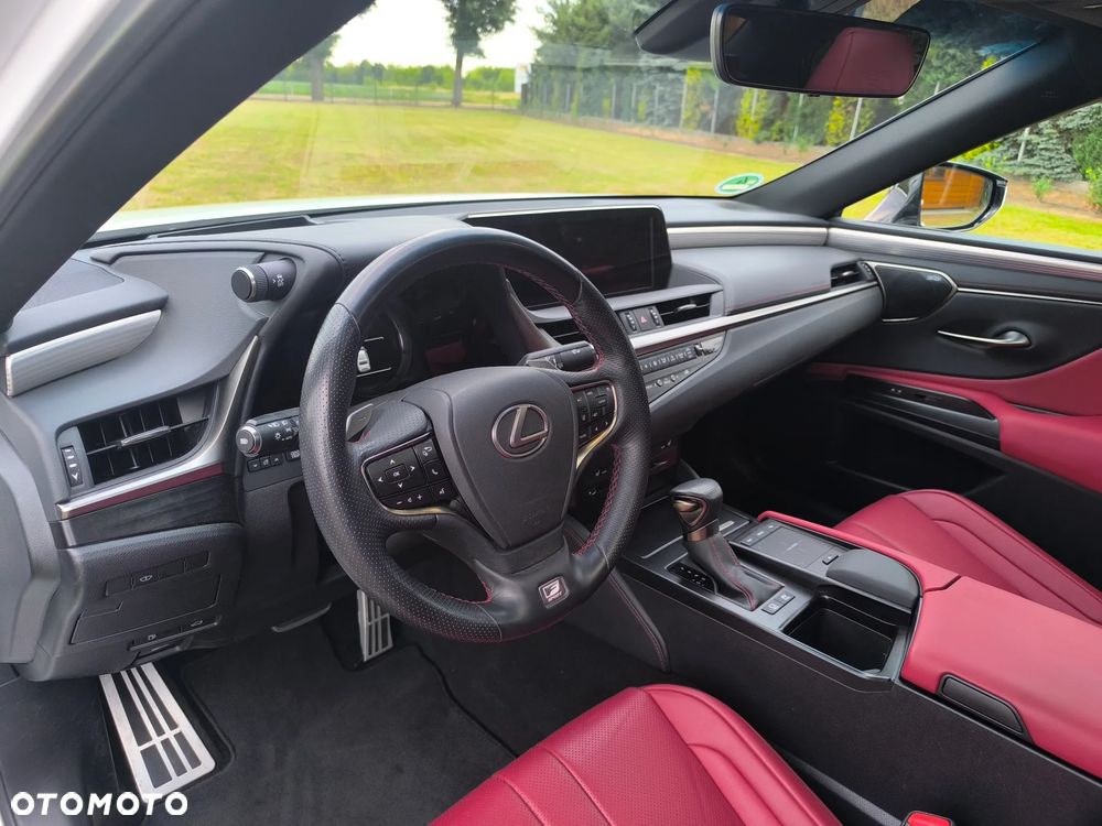 Lexus ES 300h F Sport Edition - 9