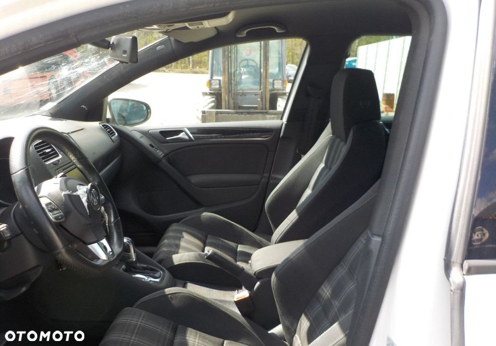 Volkswagen Golf - 22