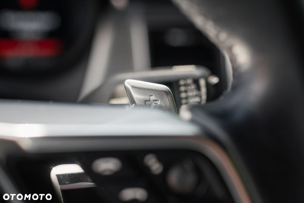 Porsche Macan Turbo - 26