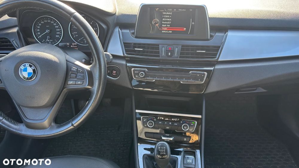 BMW Seria 2 218d - 26