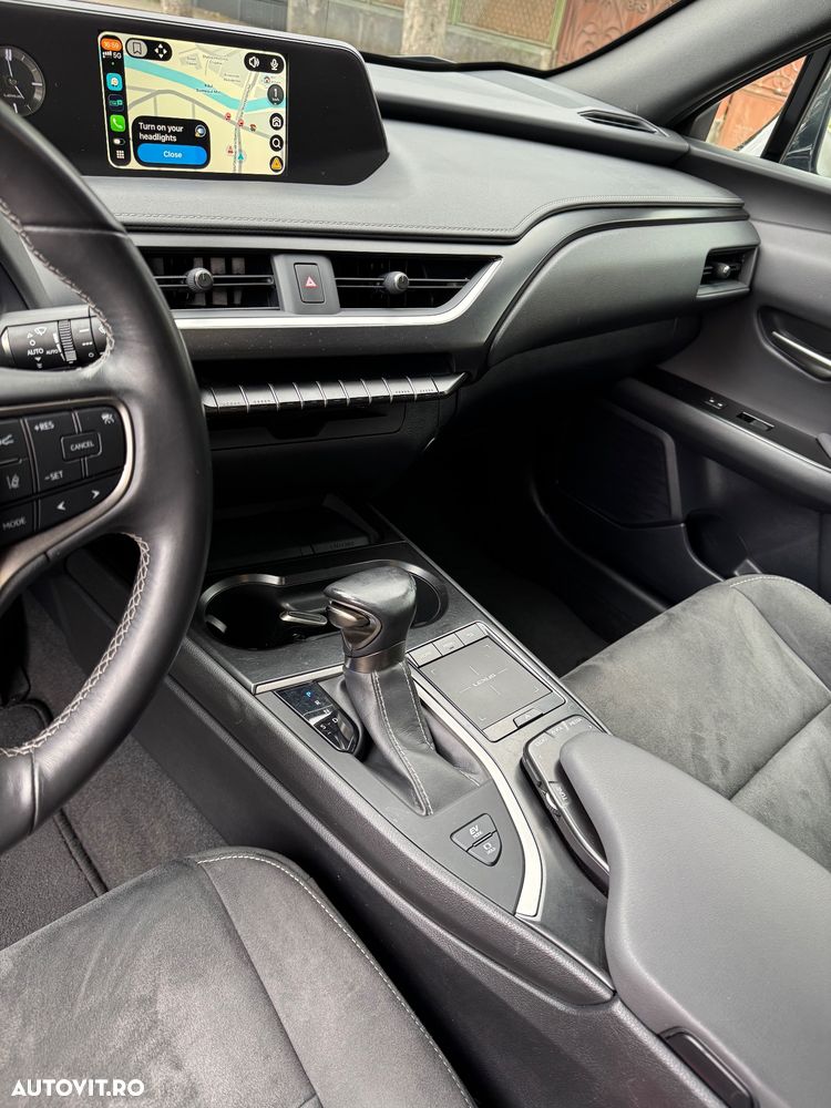 Lexus UX 250h Business Edition - 13