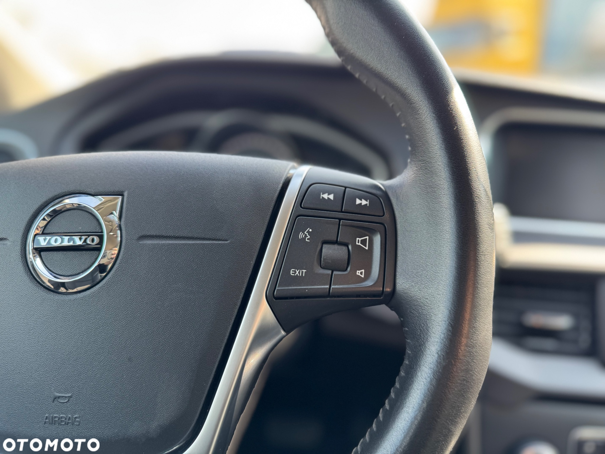 Volvo V40 D2 Drive-E Momentum - 16