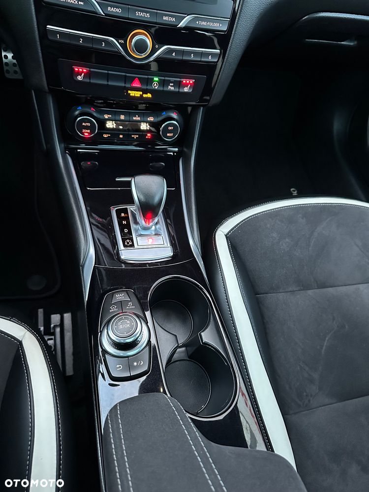 Infiniti Q30 2.0t DCT AWD Sport City Black - 37