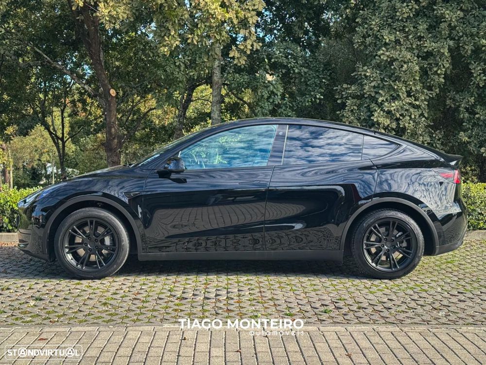 Tesla Model Y 2023 photo 2