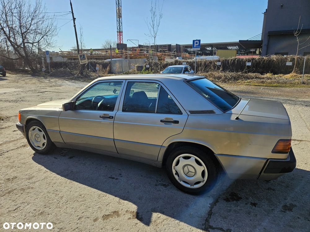 Mercedes-Benz W201 (190) - 4