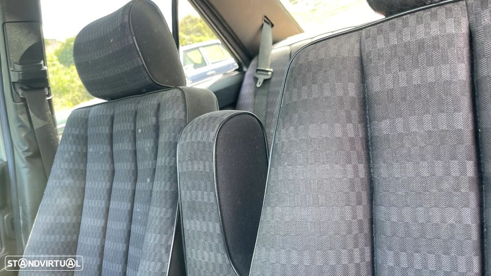 Mercedes-Benz 190 E 2.3 - 18