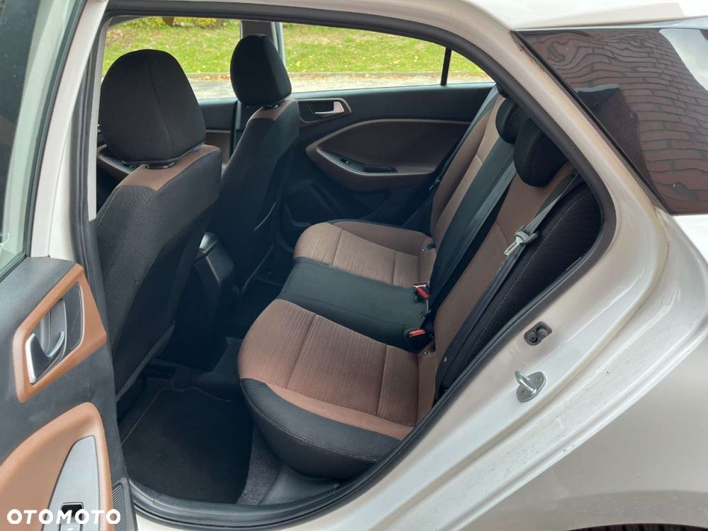 Hyundai i20 1.4 CRDI Comfort - 23