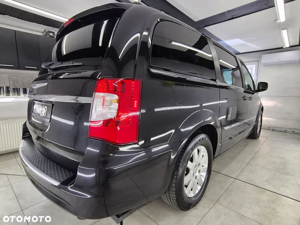 Chrysler Town & Country 3.6 Limited - 11