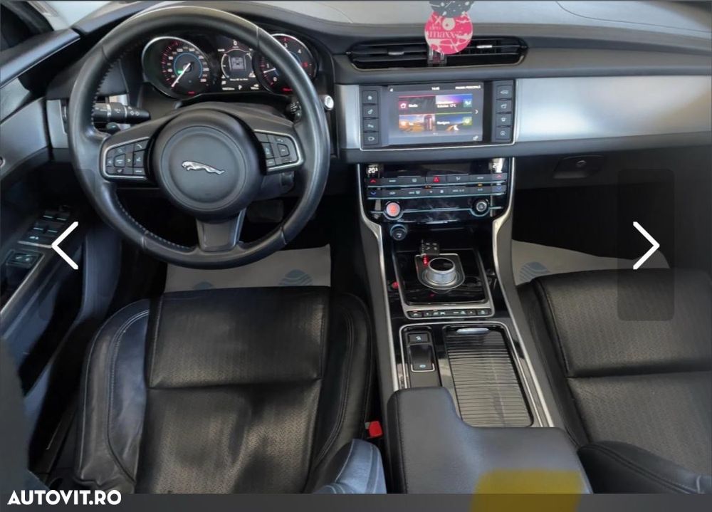 Jaguar XF 20d AWD Portfolio - 17