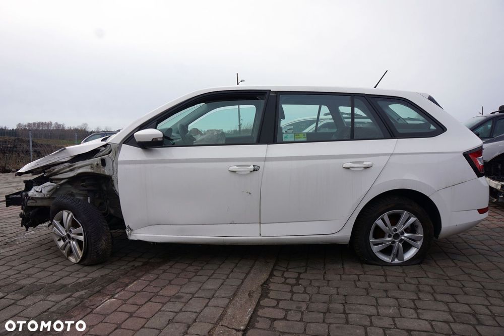 SKODA FABIA III NJ5 LIFT KOMBI 2020 LF9E 1.0 TSI DKLD 95KM QTS BIAŁY na części - 2