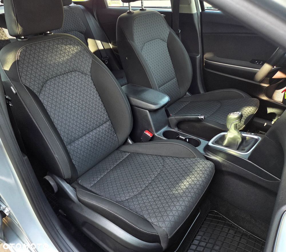 Kia Ceed 1.6 CRDi mHEV M - 20