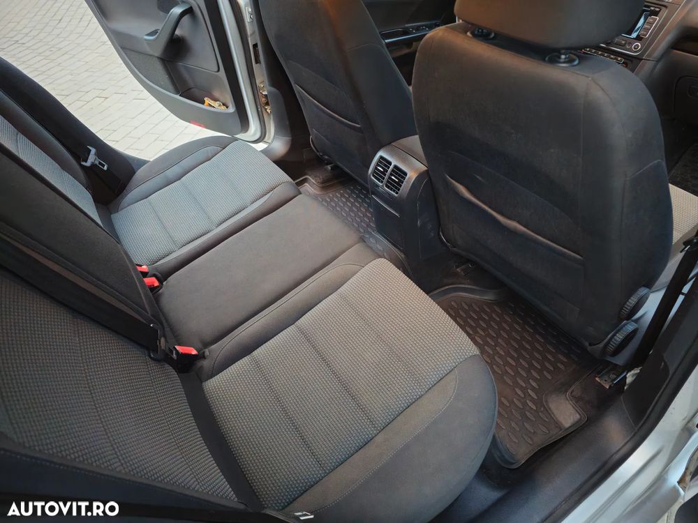 Volkswagen Golf 1.6 TDI DPF Trendline - 13