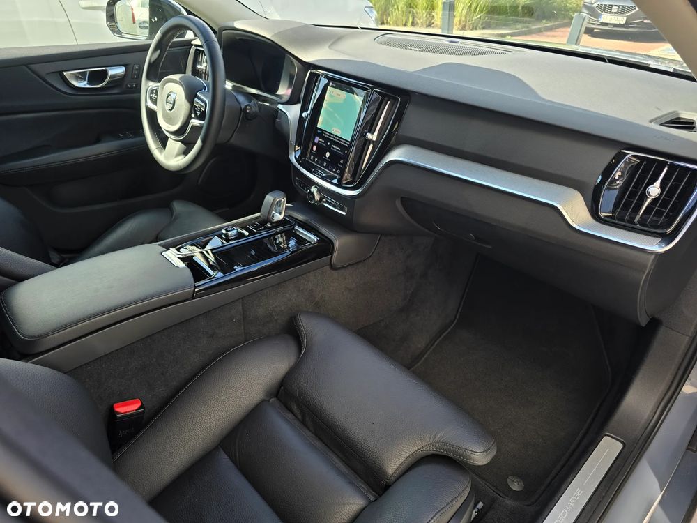 Volvo V60 T6 AWD Plug-In Hybrid Plus Dark - 11