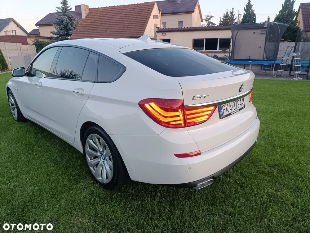 BMW Seria 5 550i - 18