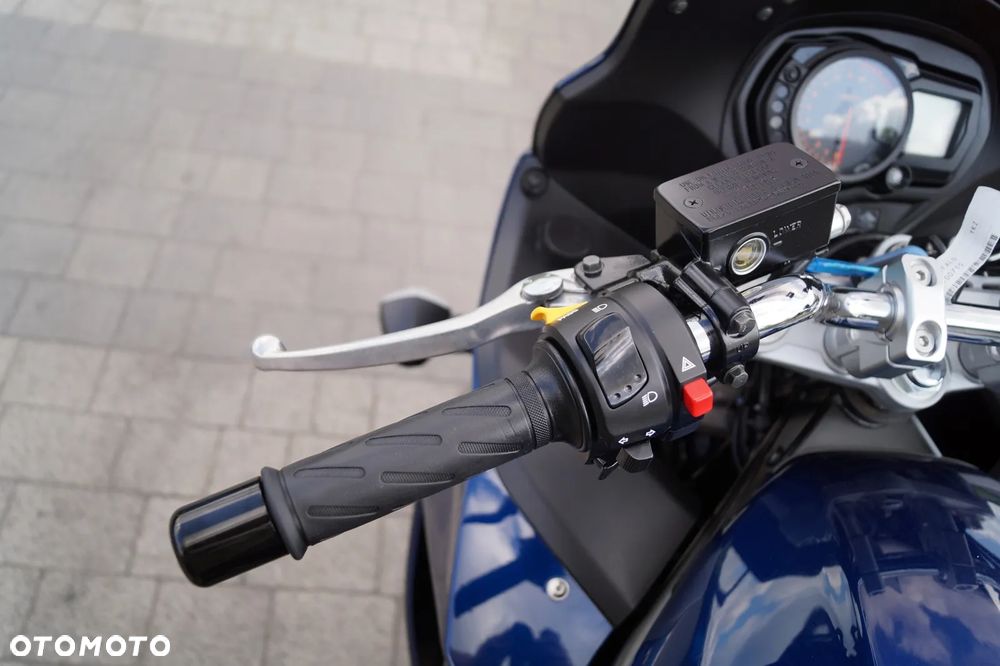 Suzuki GSX - 12