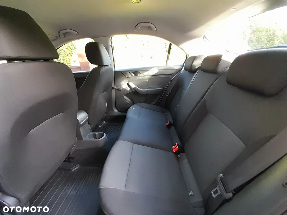 Skoda RAPID 1.2 TSI Active - 23