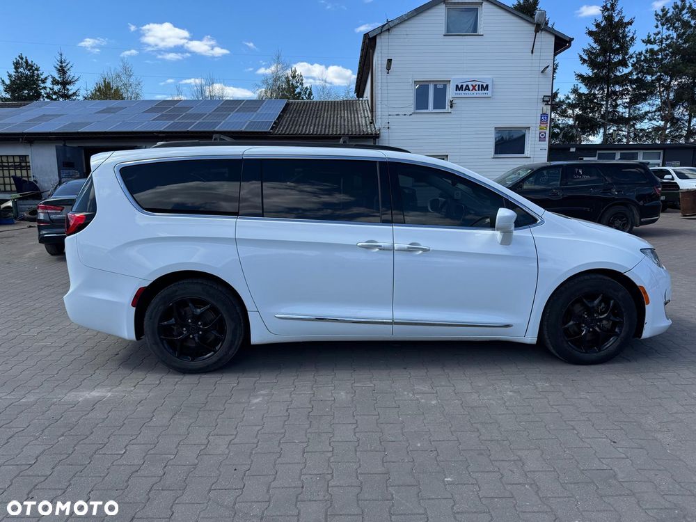 Chrysler Pacifica - 8