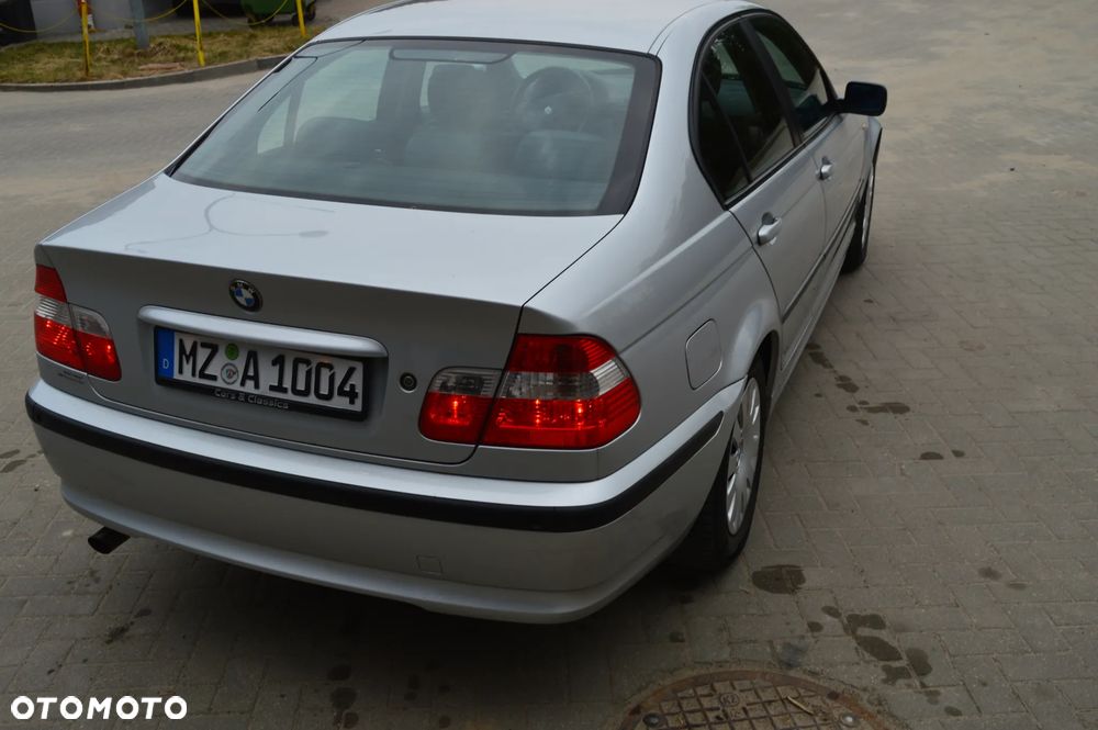 BMW Seria 3 318i - 9