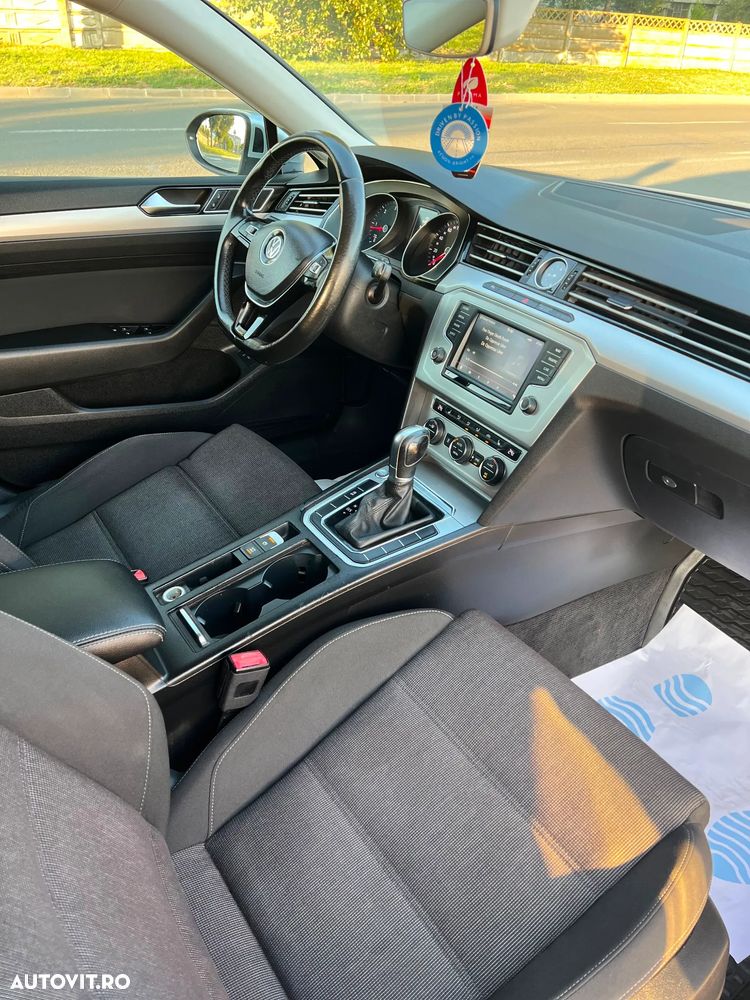 Volkswagen Passat 2.0 TDI DSG Highline - 23