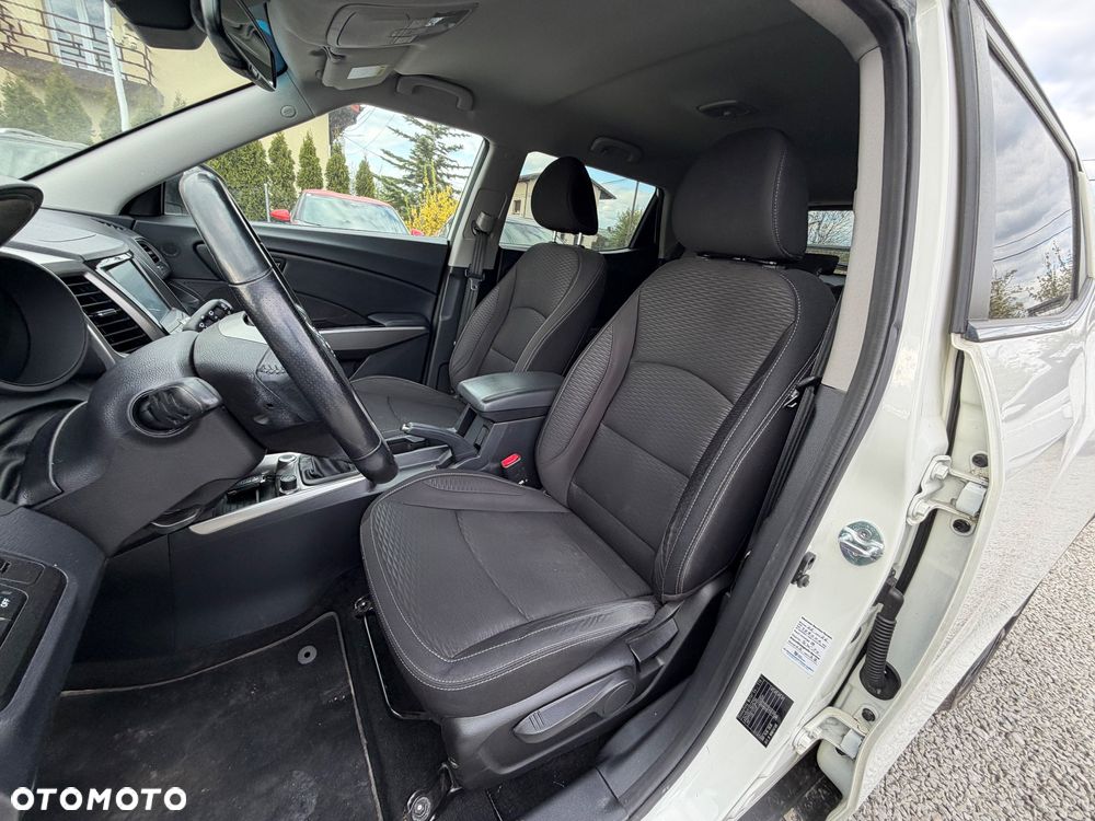 SsangYong/KGM Tivoli e-XGi 160 2WD Black+White - 36